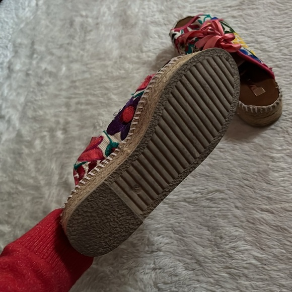 Colorful espadrille like shoes - Picture 4 of 4